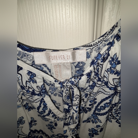 Womens top - Picture 3 of 4